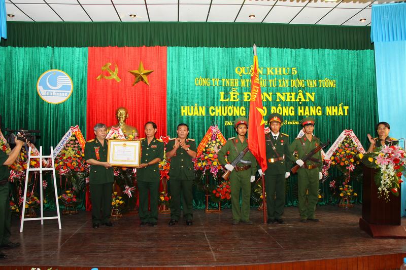 LỄ ĐÓN NHẬN HUÂN CHƯƠNG LAO ĐỘNG HẠNG NHẤT