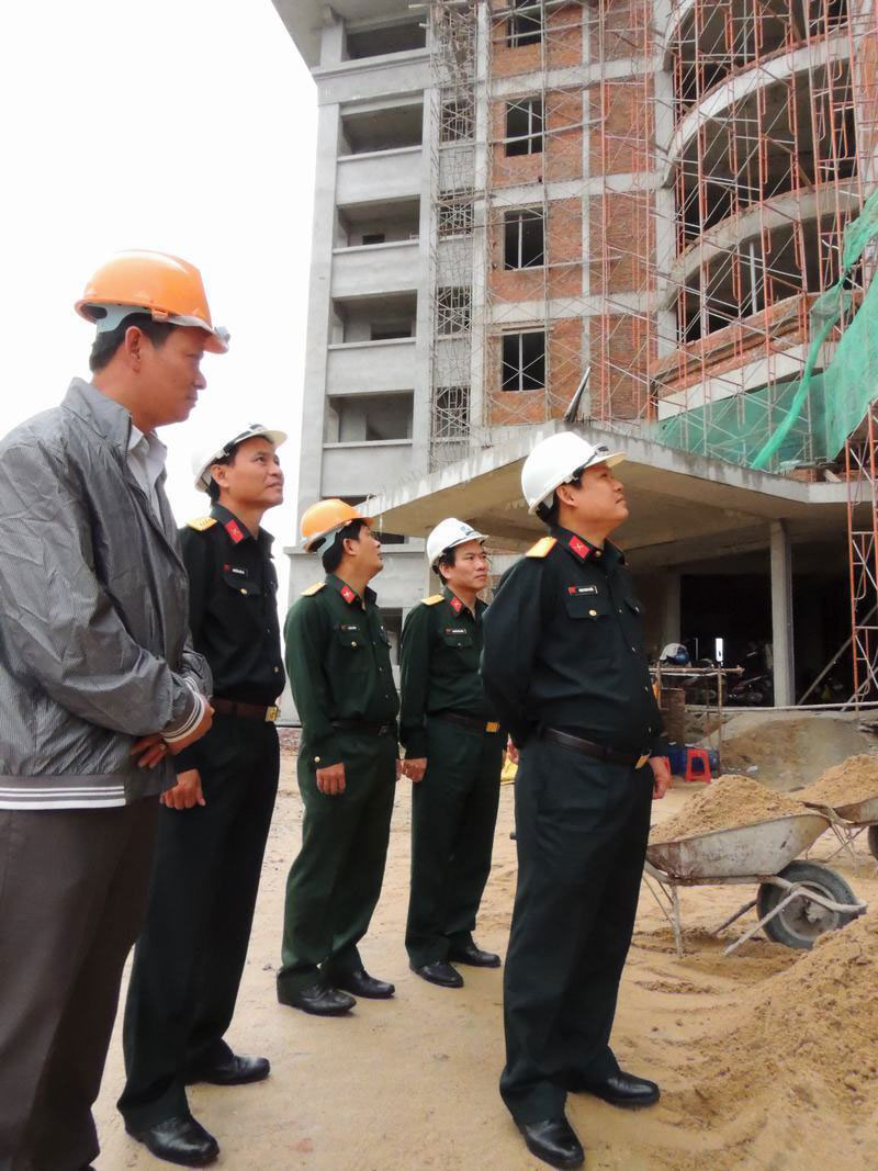 Kiểm tra thi công công trình Trung tâm điều dưỡng phục hồi chức năng
